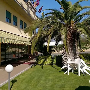 Laurence Hotel
